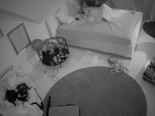 voyeurcam-julmodels-whitebed-4 camsoda stream image