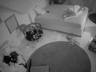 voyeurcam-julmodels-whitebed-4 camsoda stream image