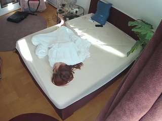 voyeurcam-julmodels-whitebed-5 camsoda stream image