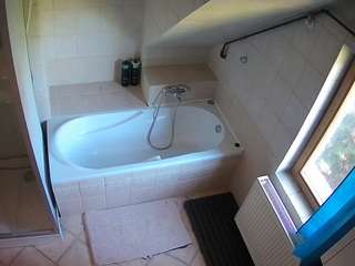 voyeurcam-julmodels-bath-2nd-1 camsoda stream image