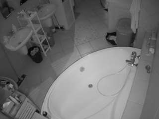 voyeurcam-julmodels-bath-1st-1 camsoda stream image