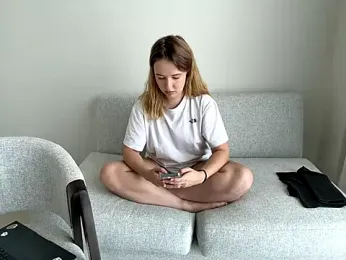 Nura_n_Sarah stripchat stream image