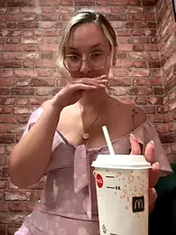 The_Snowwhitee stripchat stream image