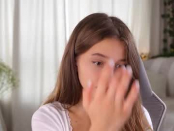 little_poetry chaturbate stream image