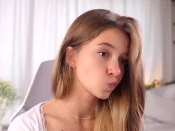 little_poetry chaturbate stream image