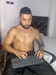 Sweet_and_caramel stripchat stream image