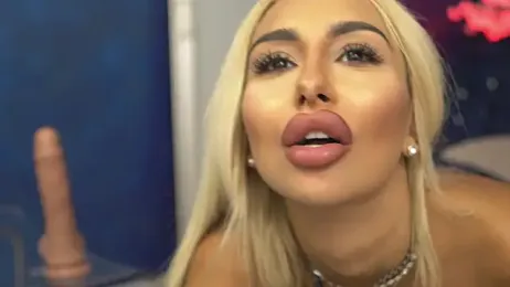 GoldenAmber stripchat stream image