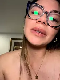 alicee16 stripchat stream image