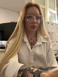 babydolll stripchat stream image