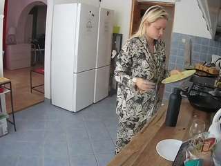 voyeurcam-julmodels-kitchen camsoda stream image