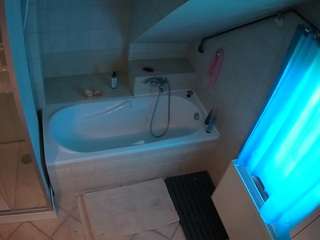 voyeurcam-julmodels-bath-2nd-1 camsoda stream image