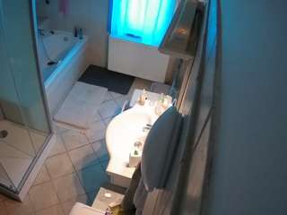 voyeurcam-julmodels-bath-2nd-2 camsoda stream image