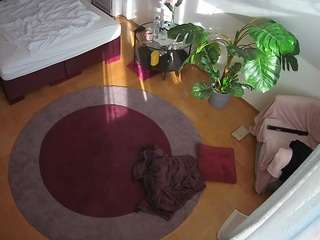 voyeurcam-julmodels-whitebed-5 camsoda stream image