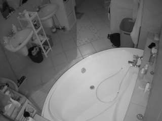 voyeurcam-julmodels-bath-1st-1 camsoda stream image