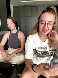 Nura_n_Sarah stripchat stream image