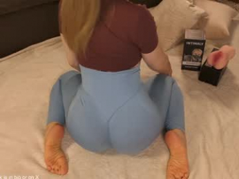 blondehottiek chaturbate stream image