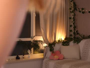 little_poetry chaturbate stream image