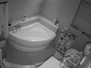voyeurcam-julmodels-bath-1st-2 camsoda stream image