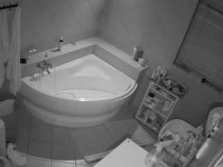 voyeurcam-julmodels-bath-1st-2 camsoda stream image