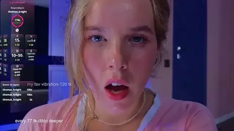 milly_shy stripchat stream image