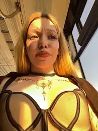 babydolll stripchat stream image