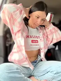 JulliaVegas stripchat stream image