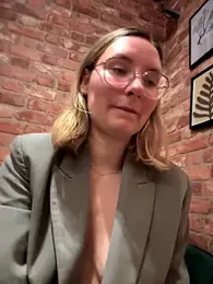 The_Snowwhitee stripchat stream image