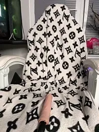 Miss_chiks stripchat stream image