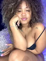 riri_brunnete stripchat stream image