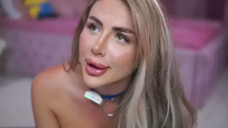 AshleySinn stripchat stream image