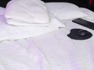 atinxnaugthy camsoda stream image