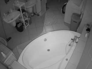 voyeurcam-julmodels-bath-1st-1 camsoda stream image