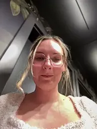 The_Snowwhitee stripchat stream image