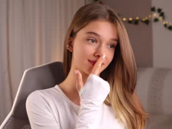 little_poetry chaturbate stream image