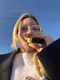 babydolll stripchat stream image