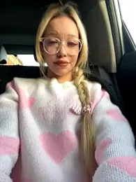 babydolll stripchat stream image