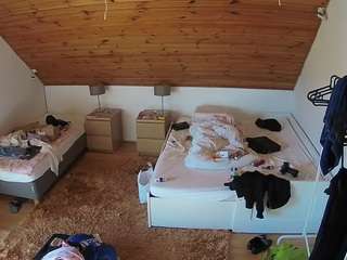 voyeurcam-julmodels-whitebed-2 camsoda stream image