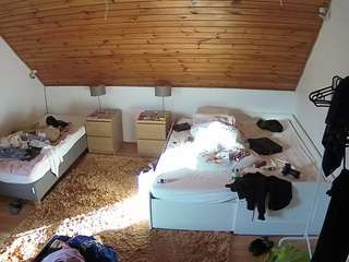 voyeurcam-julmodels-whitebed-2 camsoda stream image