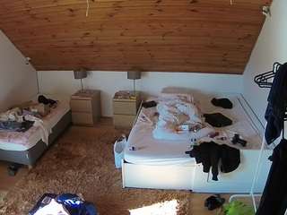 voyeurcam-julmodels-whitebed-2 camsoda stream image