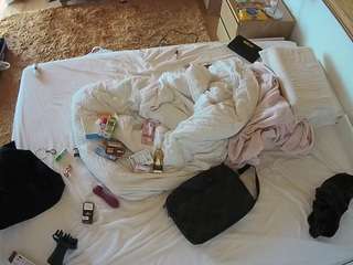 voyeurcam-julmodels-whitebed-3 camsoda stream image