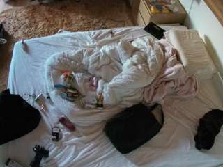 voyeurcam-julmodels-whitebed-3 camsoda stream image