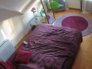 voyeurcam-julmodels-whitebed-4 camsoda stream image