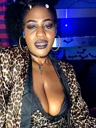 AmazonianMistress stripchat stream image