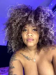 riri_brunnete stripchat stream image