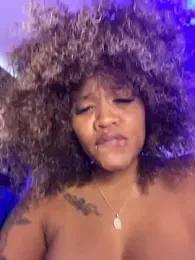 riri_brunnete stripchat stream image