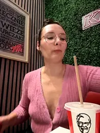 The_Snowwhitee stripchat stream image