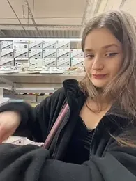 KittyQueeny stripchat stream image