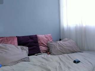 mollyybloom camsoda stream image