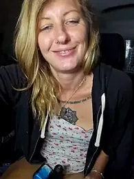 SheIsSomething stripchat stream image