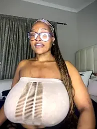 Bustygoddess32 stripchat stream image